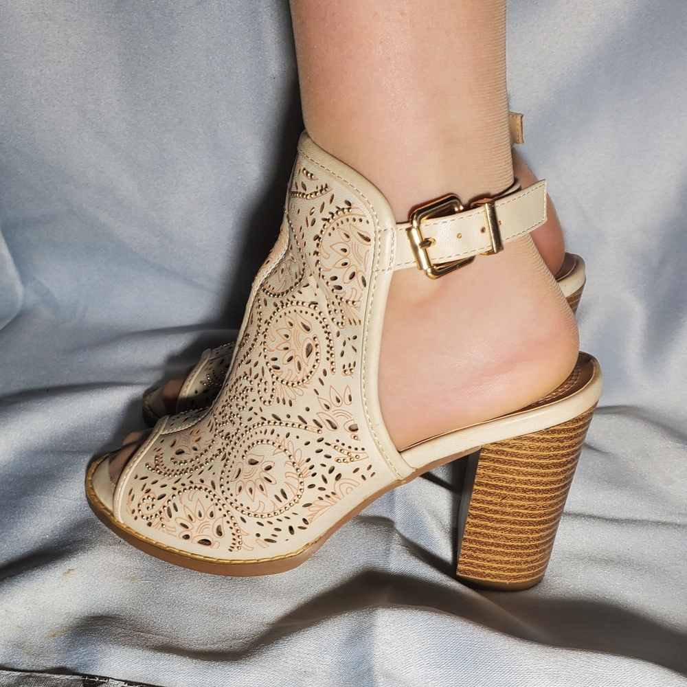 Hot Tomato | Block Heels - Picture 3 of 5